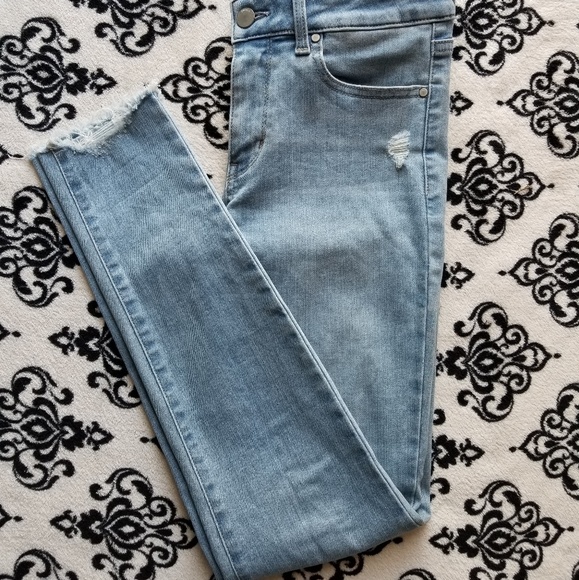 Uniqlo Denim - UNIQLO Tapered Jeans